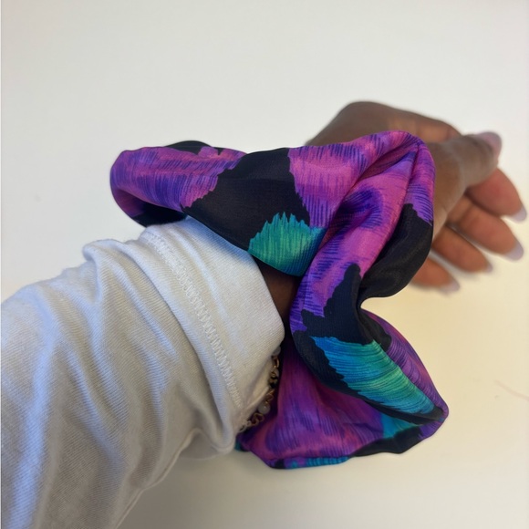 Colorful Satin Scrunchie Set - Picture 4 of 8